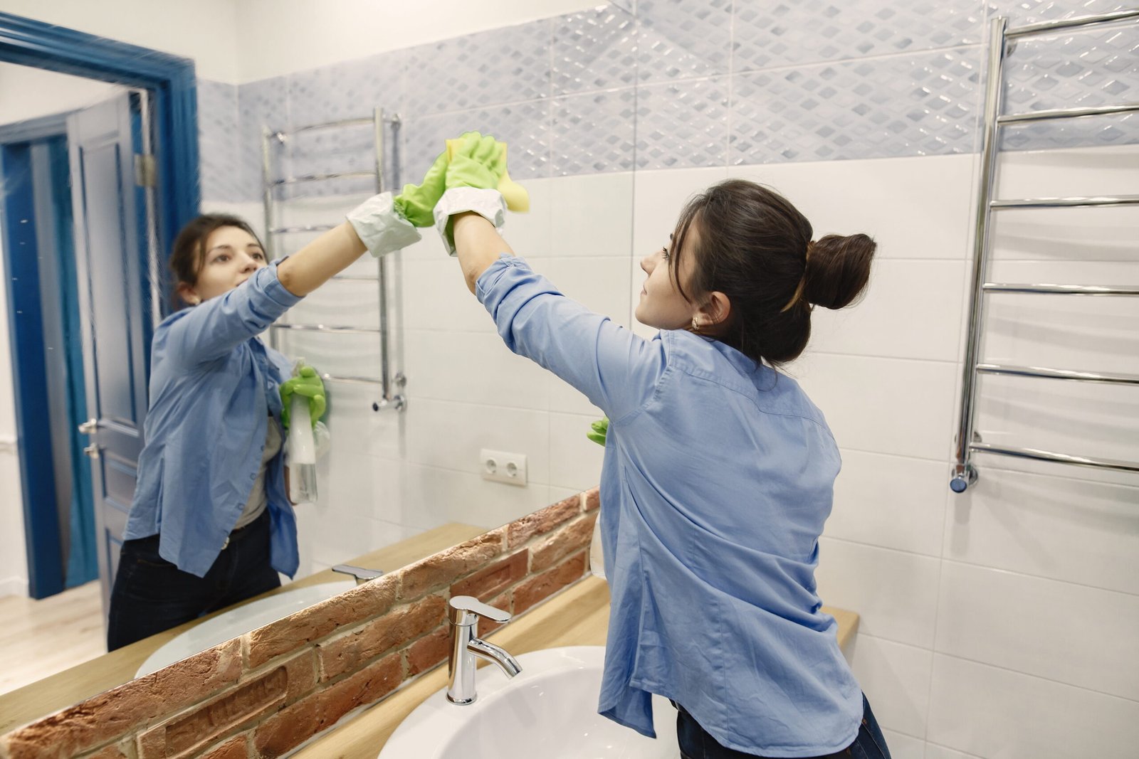 Common Bathroom Cleaning Mistakes in Greenwood, Indiana